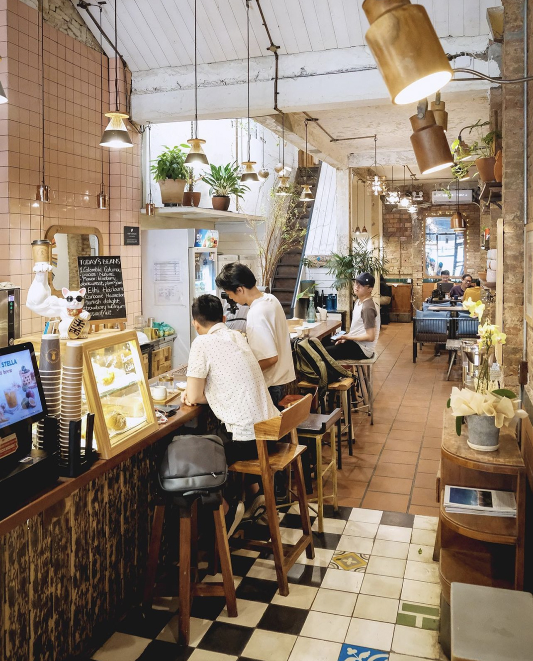 旧建筑里很酷的西贡咖啡店 越南 北京 上海 成都 武汉 杭州 广州 香港 咖啡店 LOGO设计 logo设计 vi设计 空间设计