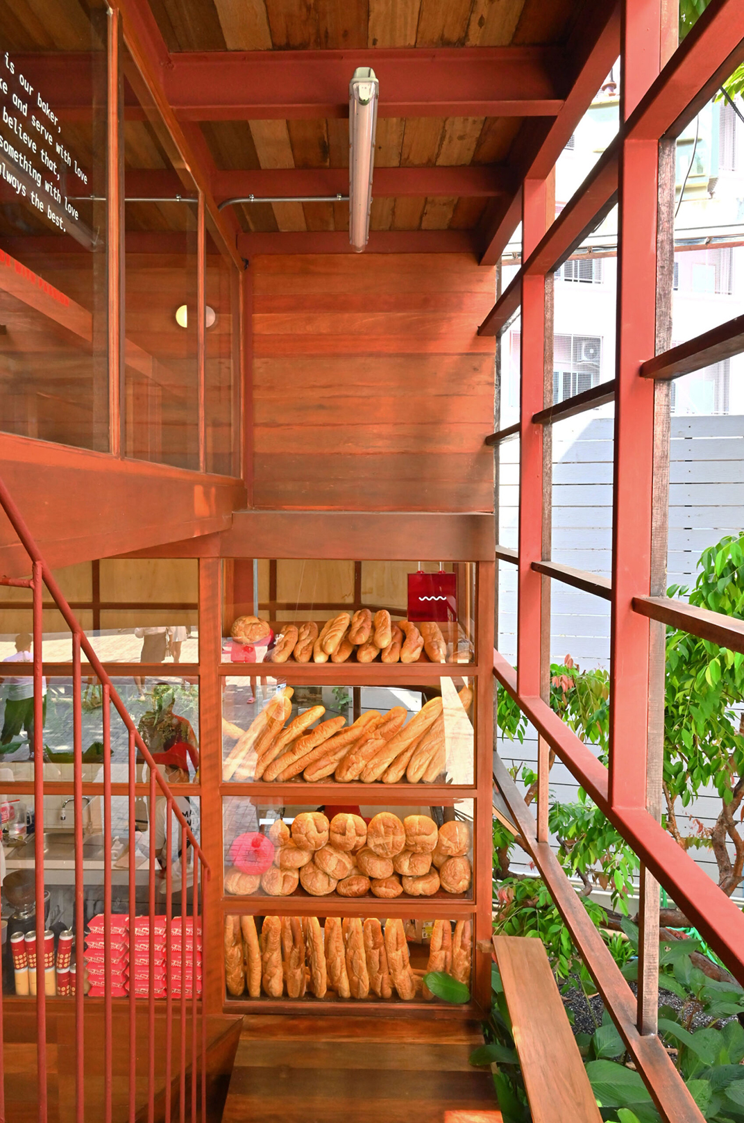 用回收木材包裹的面包店咖啡店 北京 上海 成都 武汉 杭州 广州 澳门 logo设计 vi设计 空间设计