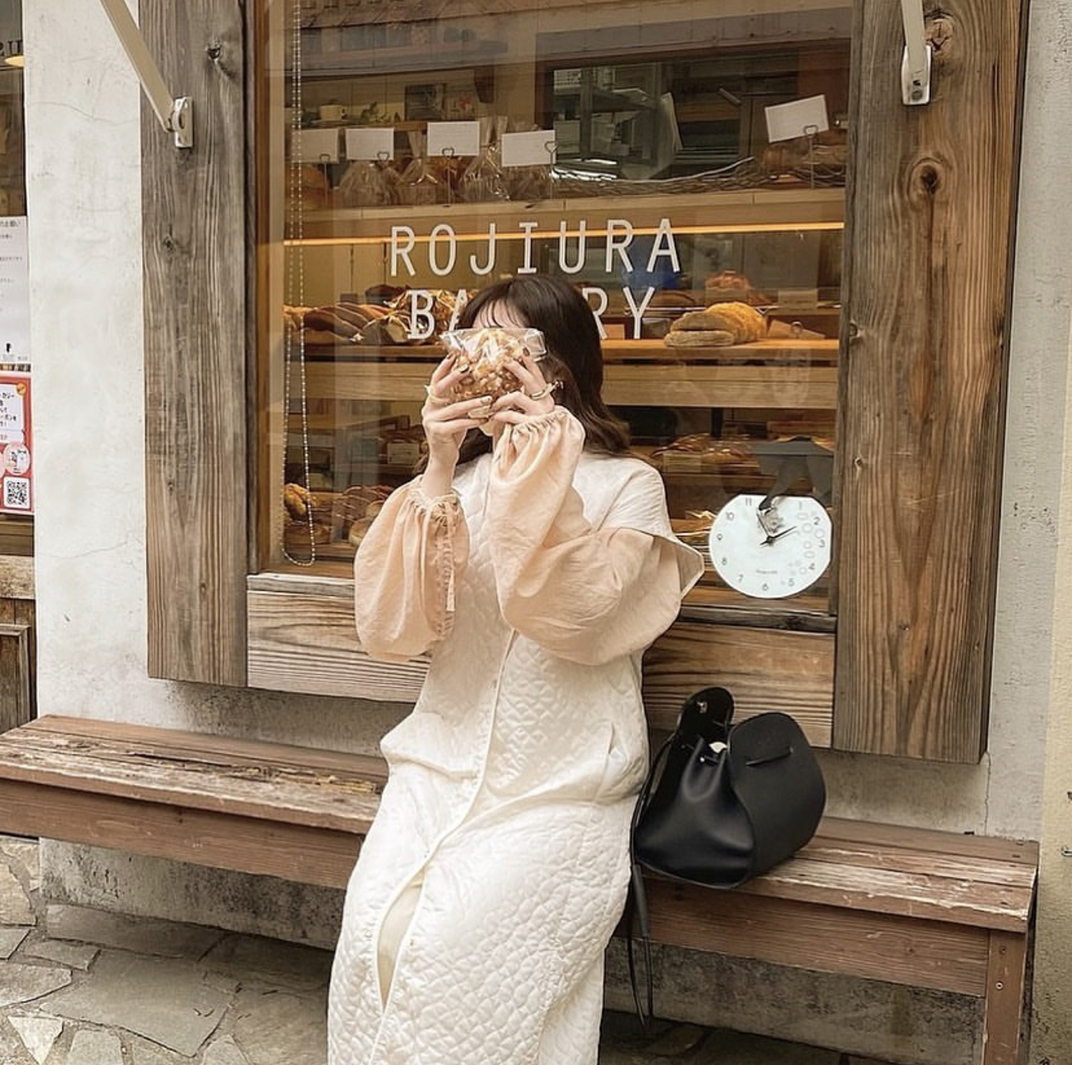 巷子里可爱的面包店ROJIURA BAKERY 日本 北京 上海 成都 武汉 杭州 广州 澳门 logo设计 vi设计 空间设计