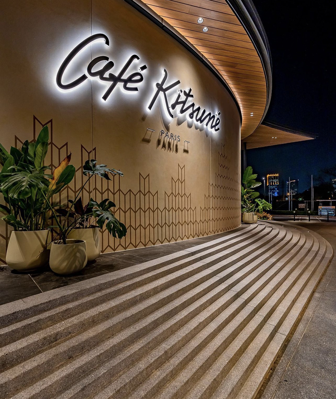 法式日式现代极简主义咖啡店Cafe Kitsune Velaa泰国曼谷 北京 上海 珠海 广州 武汉 杭州 佛山 香港 澳门 logo设计 vi设计 空间设计