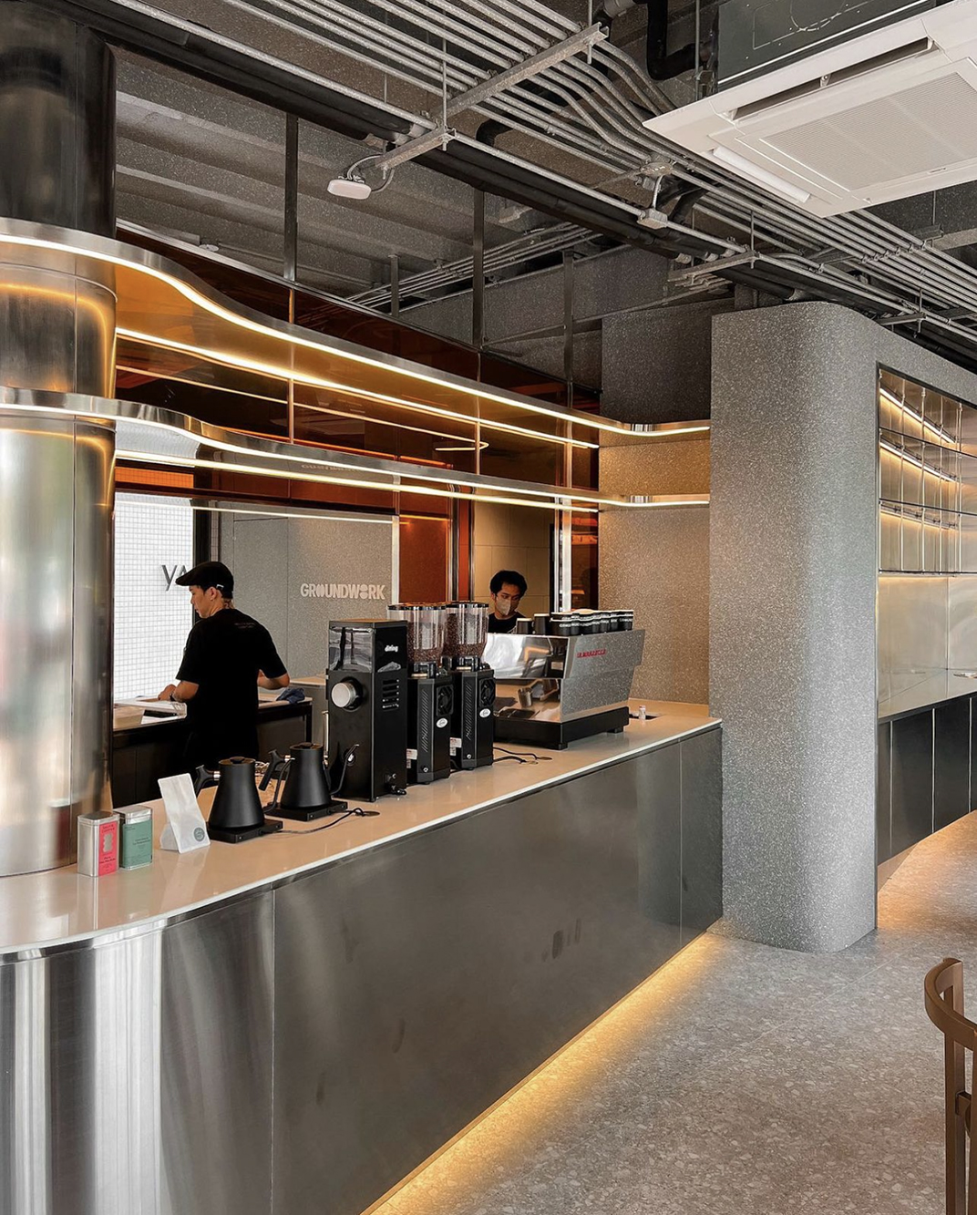 旧建筑翻新而成的咖啡馆Coffee 泰国 曼谷 北京 上海 珠海 广州 武汉 杭州 佛山 香港 澳门 logo设计 vi设计 空间设计