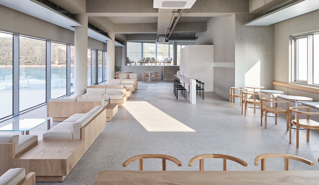 简洁风咖啡店面包店空间SINKI HAERO，韩国 | Designed by designby83