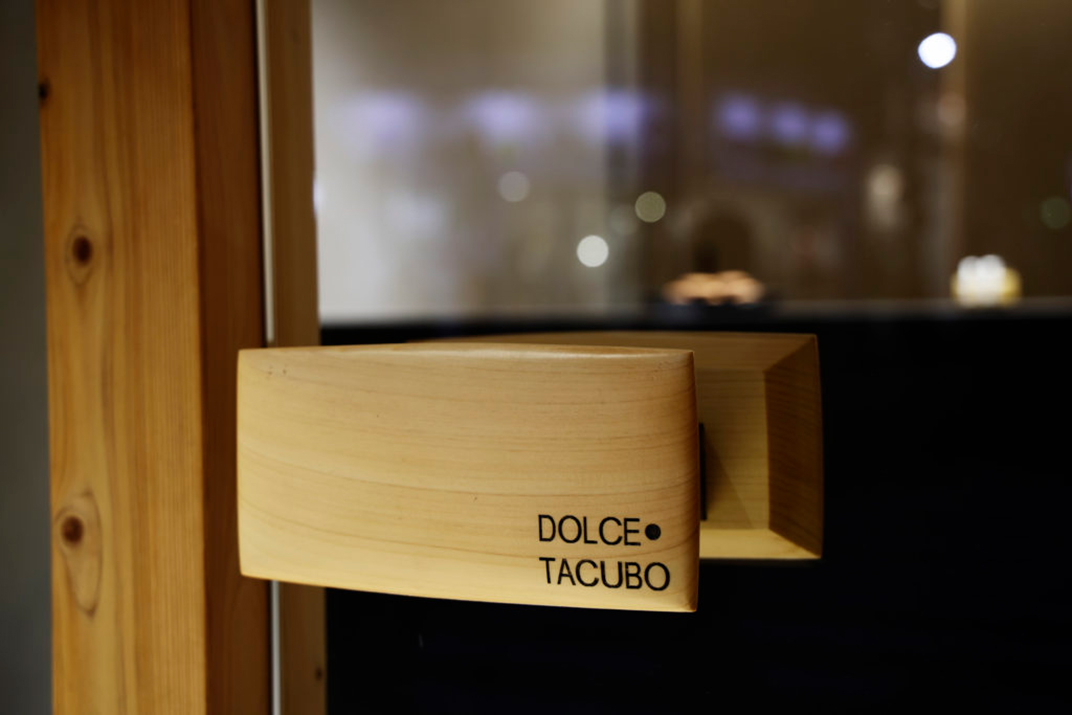 Dolce Takubo 是代官山令人惊叹的定制糕点店 日本 深圳 上海 北京 广州 武汉 咖啡店 餐饮商业 logo设计 vi设计 空间设计