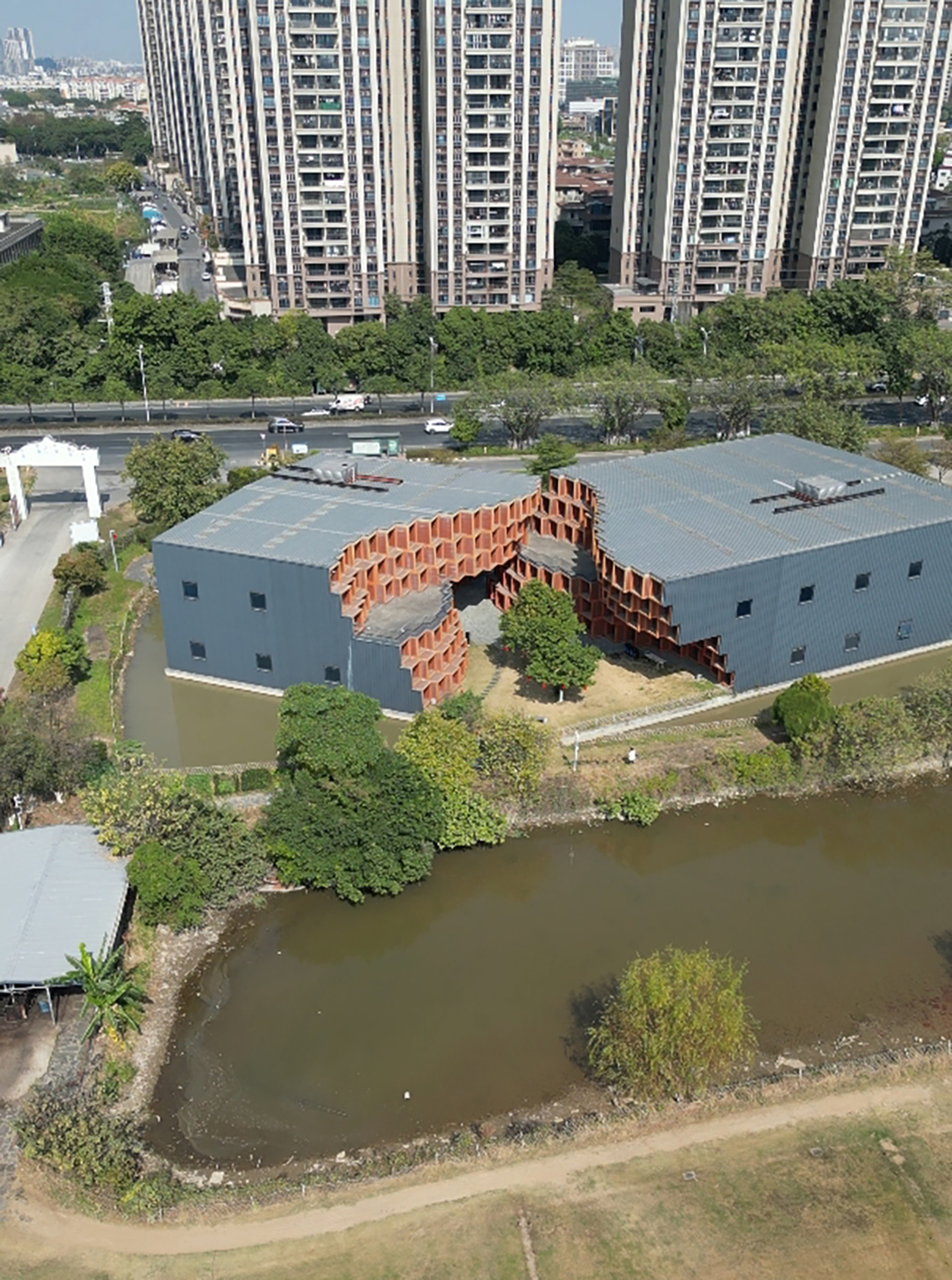 佛山除了醒狮 还有很乖的门头建筑 门头设计 招牌设计 咖啡店 酒馆 零售空间 空间设计 vi设计 上海 北京 杭州 成都