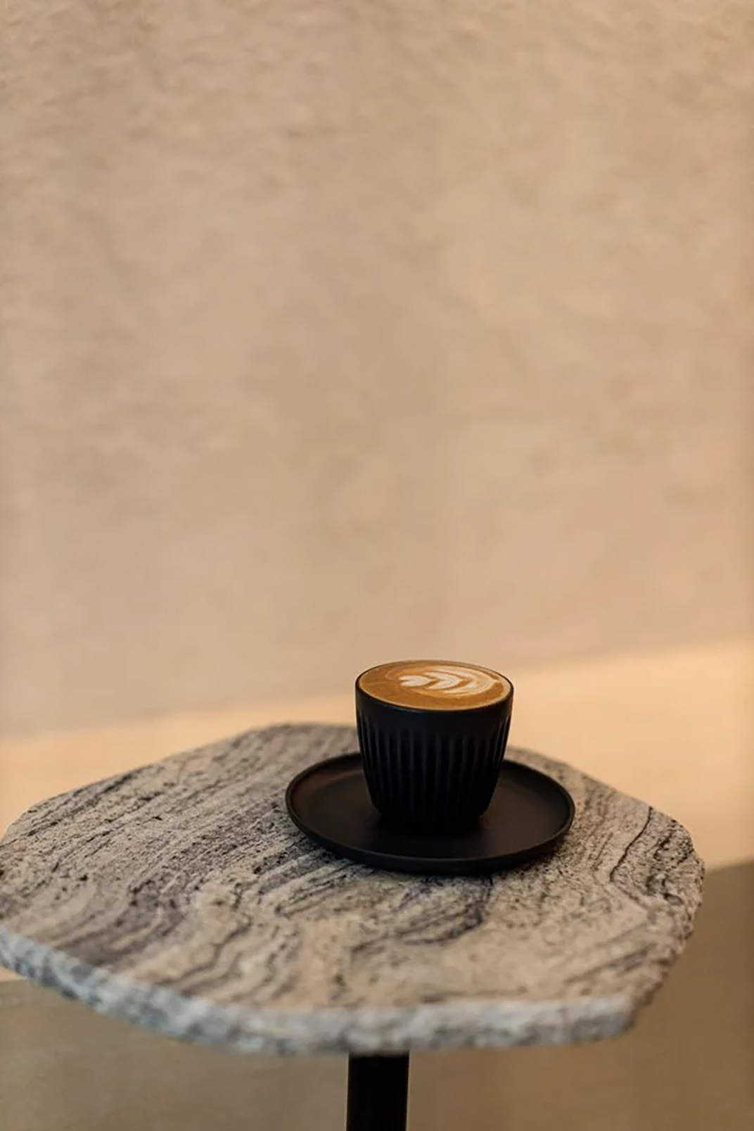 获得建筑奖的小户型咖啡馆Anagram Coffee 新加坡 东莞 广州 武汉 咖啡店 门头设计 vi设计 空间设计