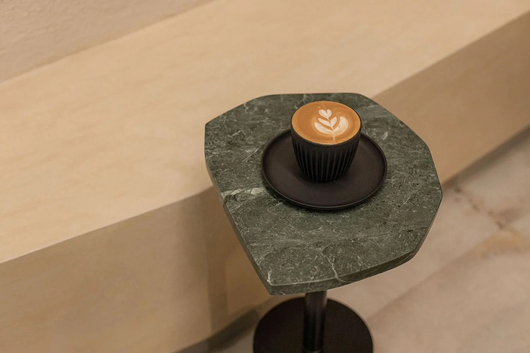 获得建筑奖的小户型咖啡馆Anagram Coffee 新加坡 东莞 广州 武汉 咖啡店 门头设计 vi设计 空间设计