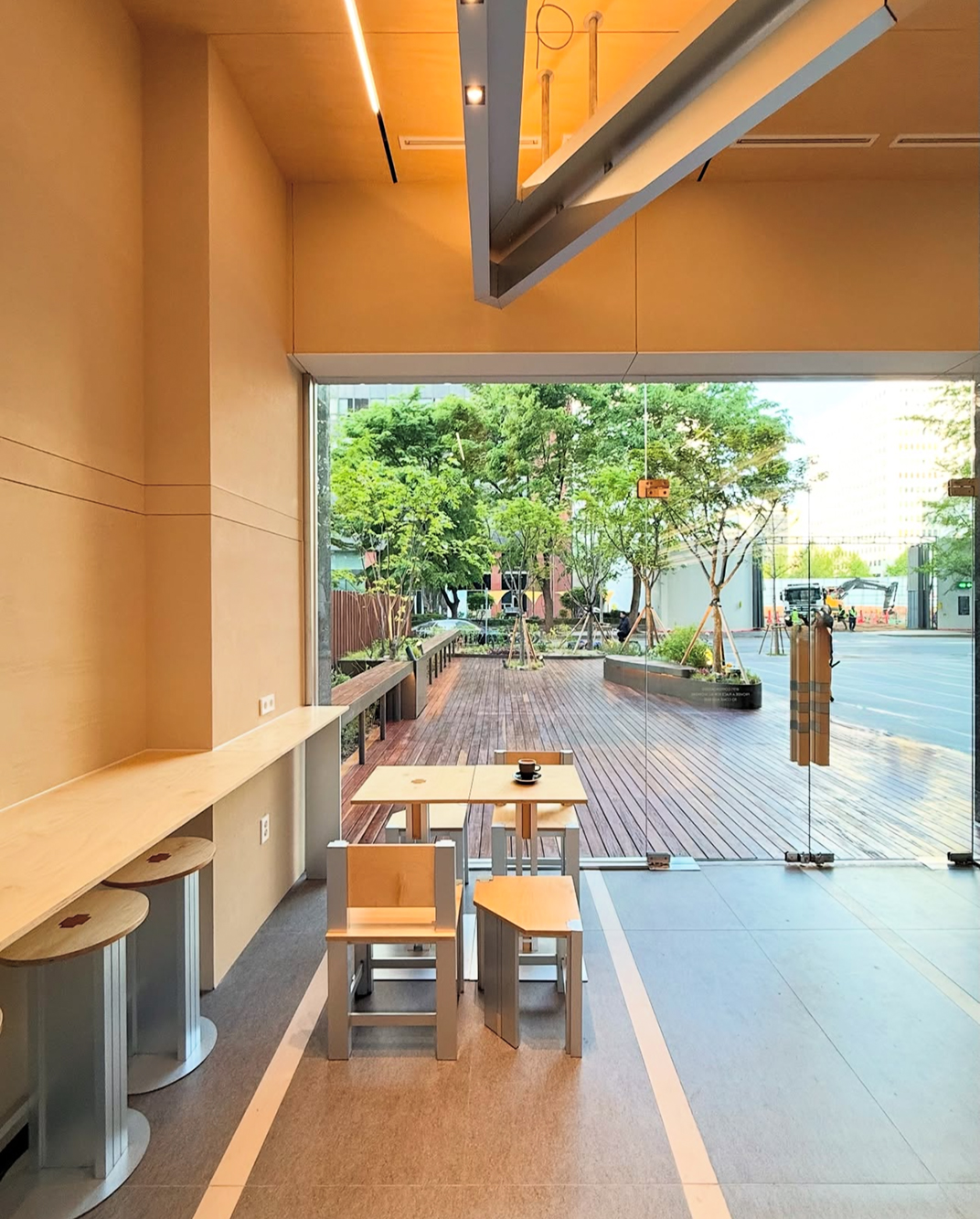 白色简约风咖啡店TFT Coffee Roasters 韩国 首尔 广州 武汉 咖啡店 门头设计 vi设计 空间设计