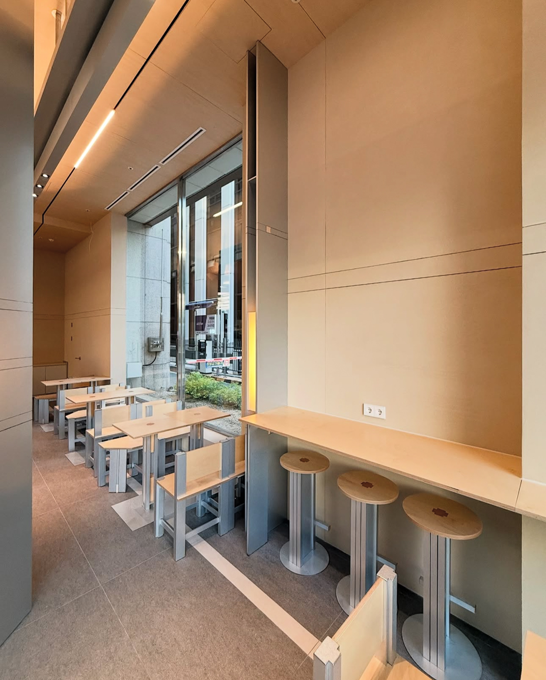 白色简约风咖啡店TFT Coffee Roasters 韩国 首尔 广州 武汉 咖啡店 门头设计 vi设计 空间设计