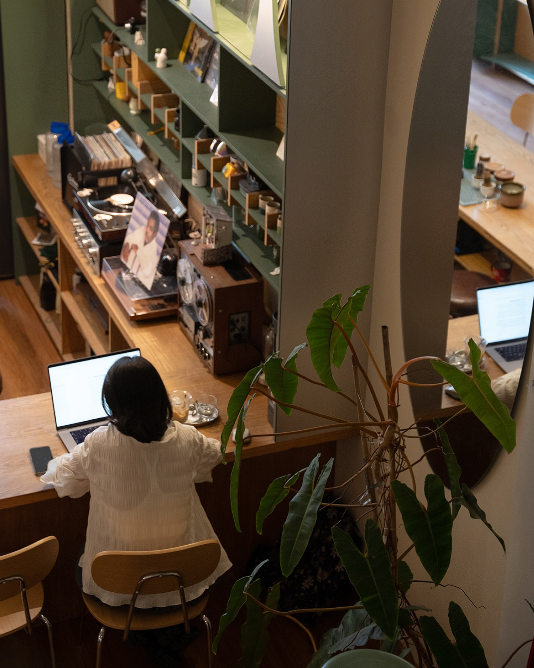 复古氛围的咖啡店Delab Coffee 泰国 曼谷 上海  深圳 珠海 东莞 广州 武汉 咖啡店 vi设计 空间设计