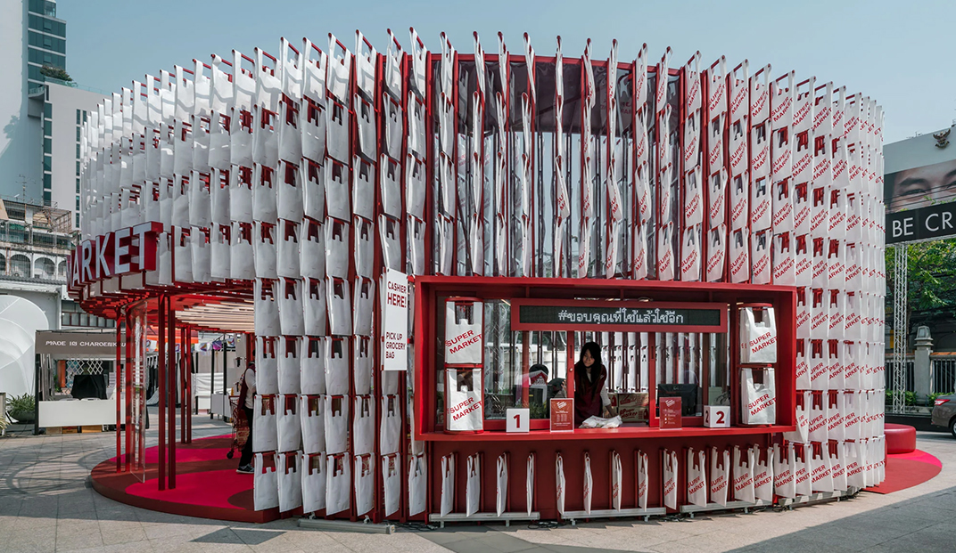 AP超市展馆纸袋组成的快闪店，泰国曼谷  Desinger by Supermachine Studio
